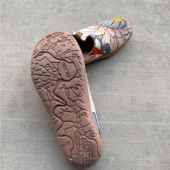UIN Floral Slip-On Shoes - Picture 3 of 3